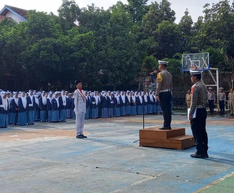 Upacara SMKN 1 Pemalang Dihadiri oleh Kapolres Pemalang, Bapak Arief Wiranto, S.I.K., M.H.